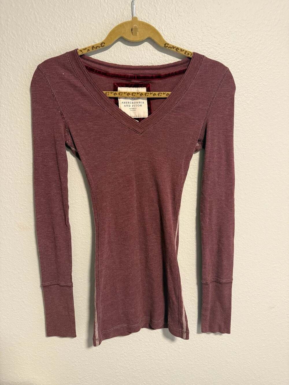 Abercrombie & Fitch Thermal Long Sleeve Size M Burgundy V-Neck